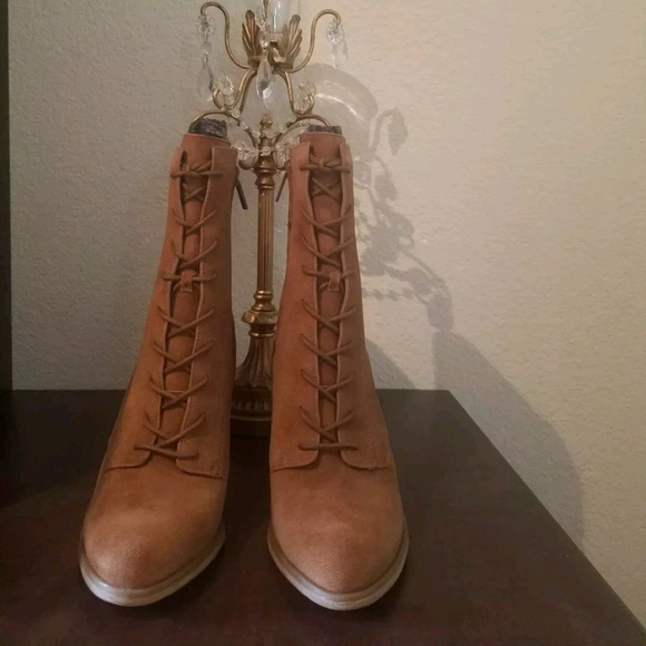 Michael kors booties - Picture 2 of 8